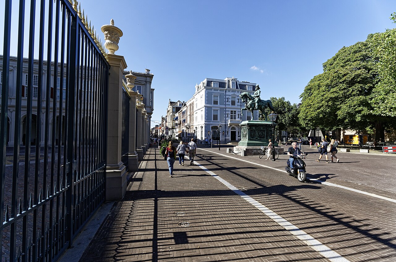 Den Haag Royal Walking Tour