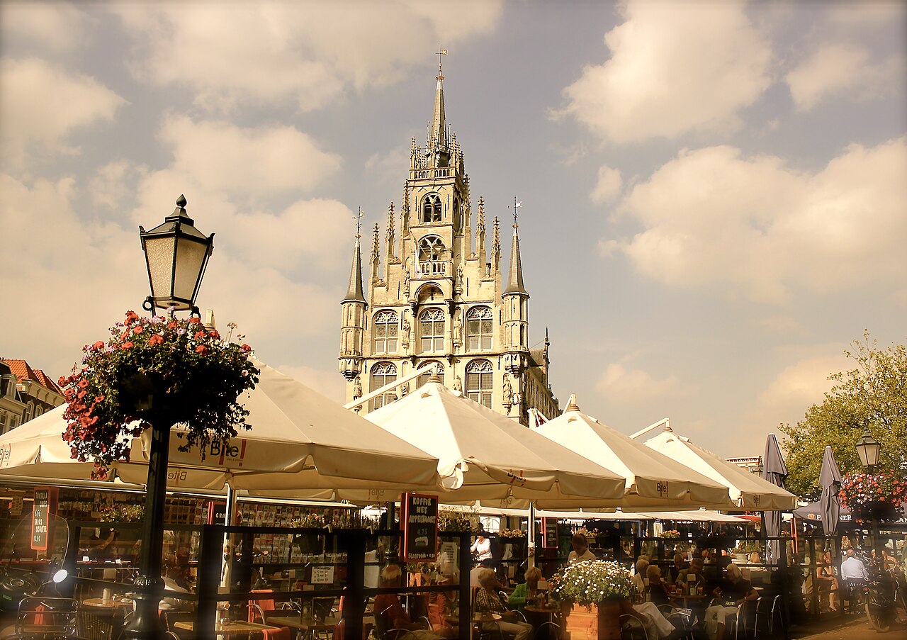 Gouda Cheese & Canals Walking Tour